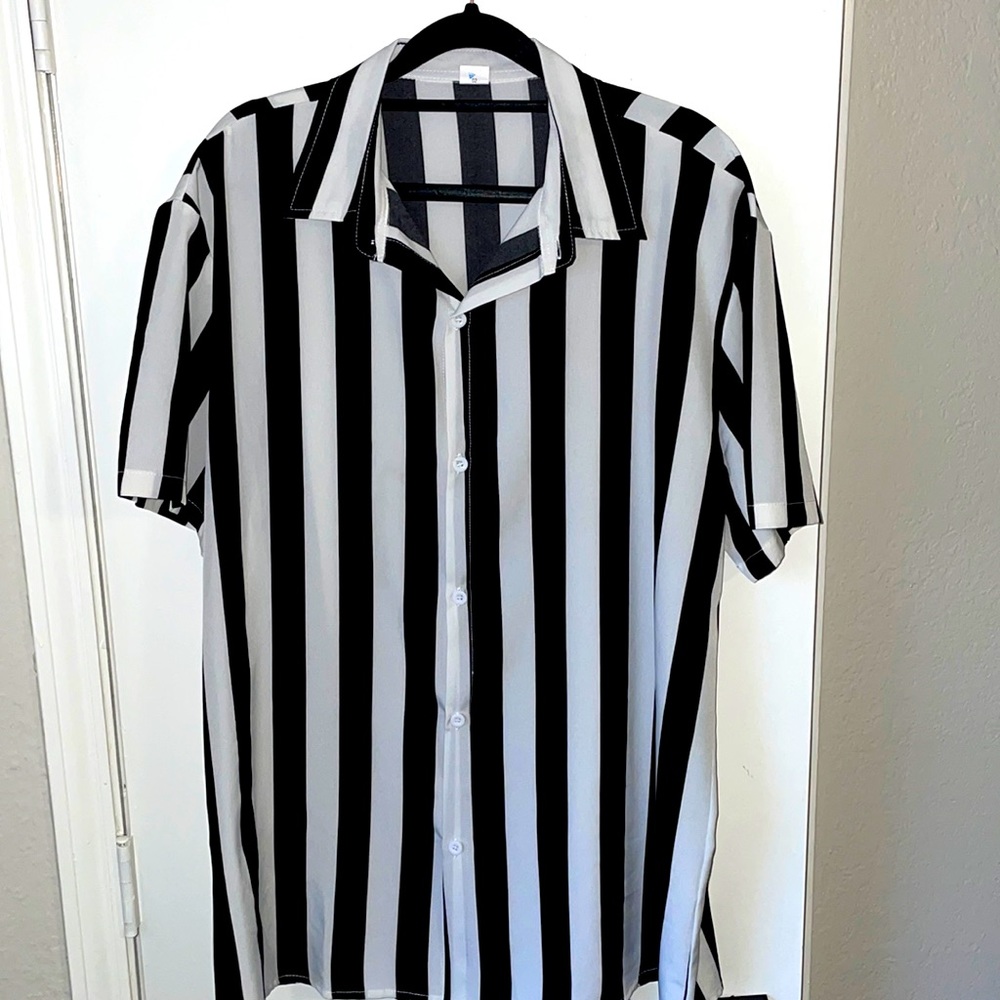 Men’s Black and White Button Up Short Sleeve Shirt